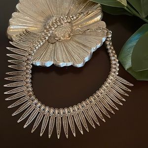 Collar necklace